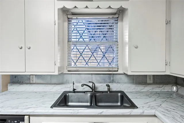 $1,995 | 1407 Bess Road, Dickinson, TX 77539