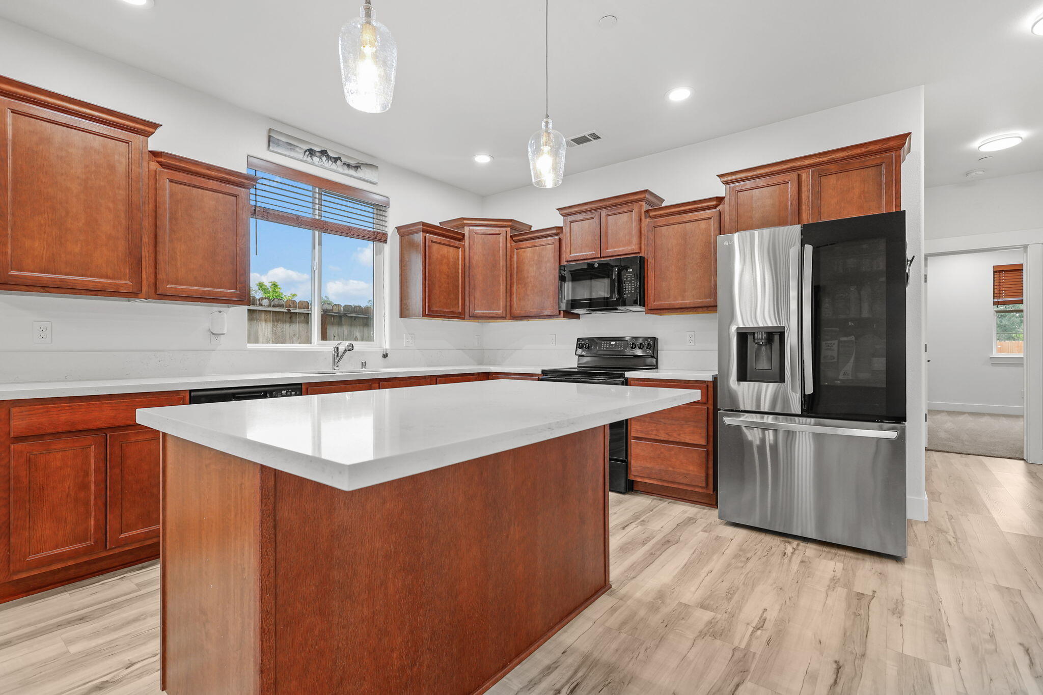 1376 Fitz Place Redding, CA 96003 - Photo 3 of 25 Kitchen