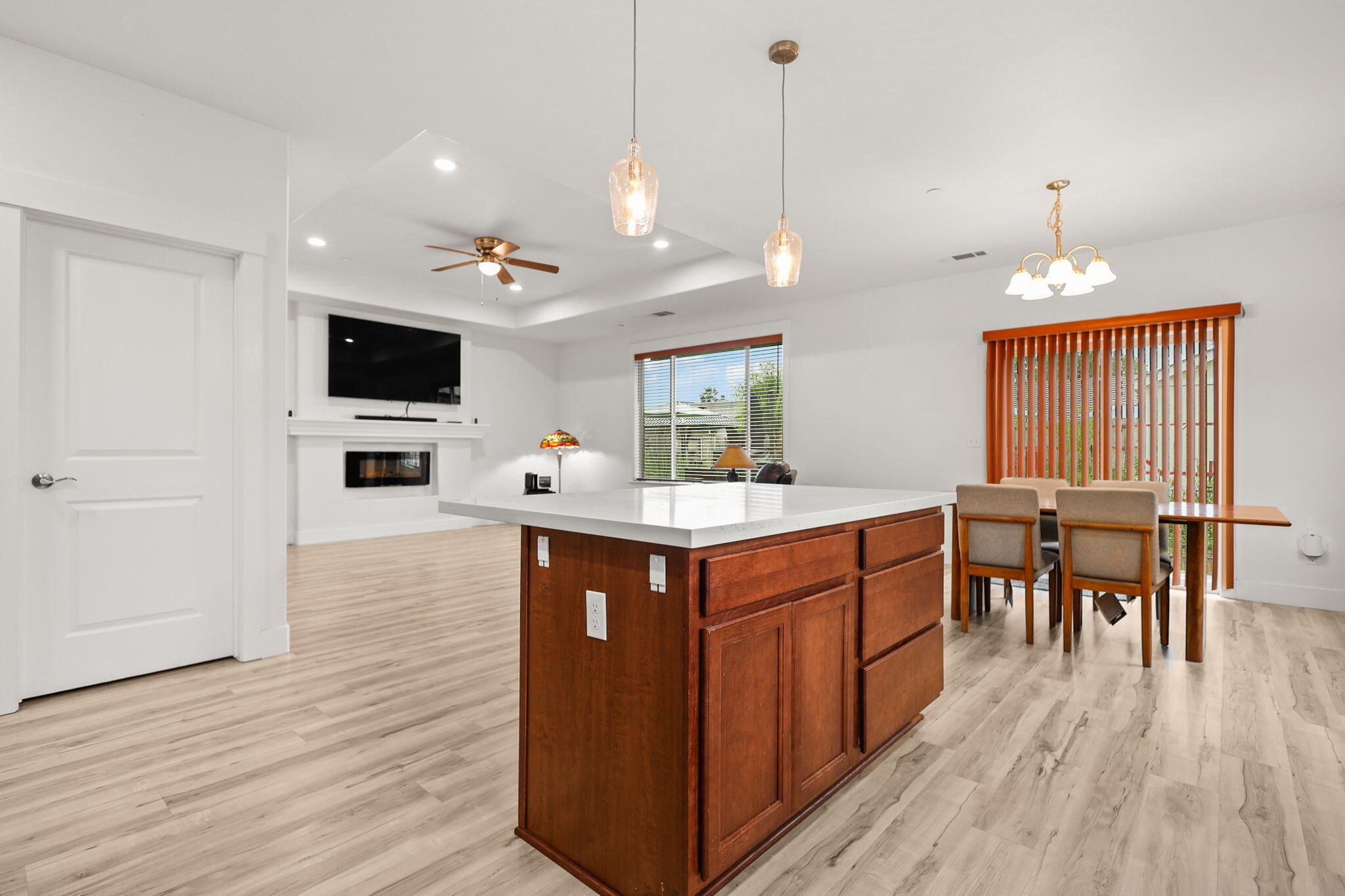 1376 Fitz Place Redding, CA 96003 - Photo 4 of 25 Kitchen
