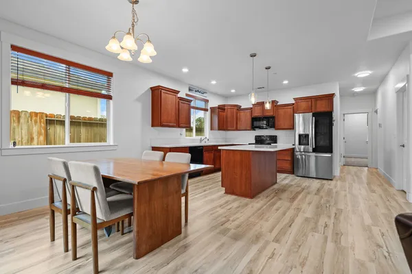 $529,900 | 1376 Fitz Place, Redding, CA 96003