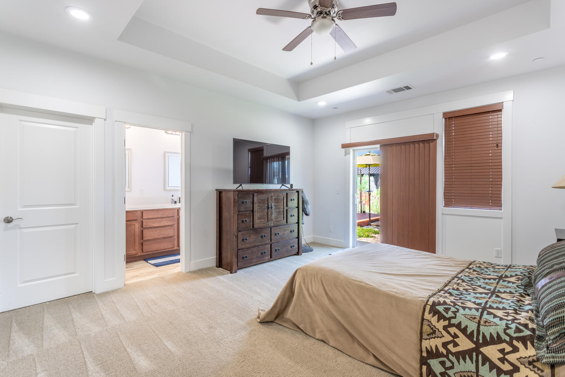 1376 Fitz Place Redding, CA 96003 - Photo 8 of 25 Master