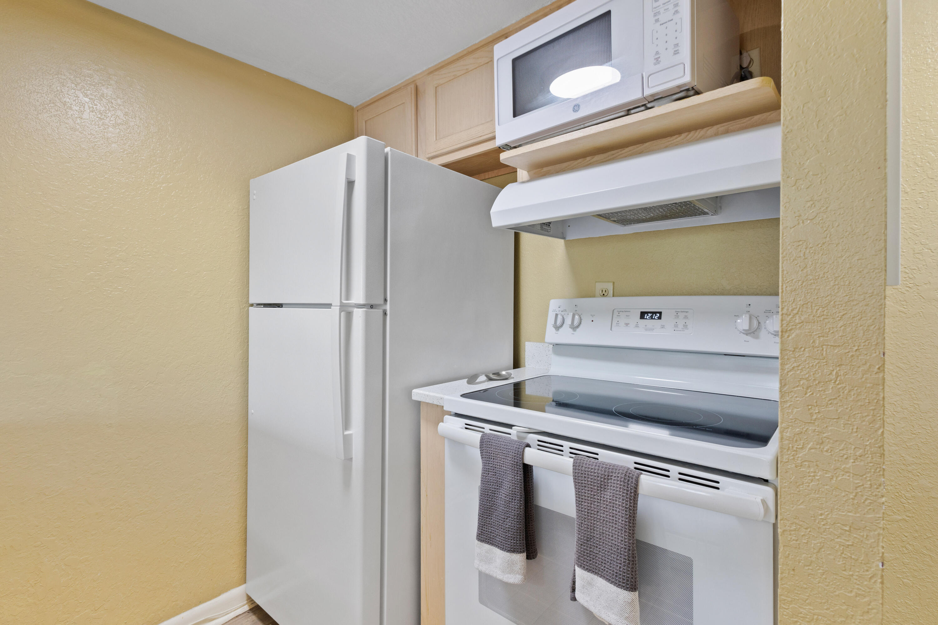 790 Santa Rosa Boulevard, Unit 206 Fort Walton Beach, FL 32548 - Photo 11 of 44 Well-appointed Kitchen