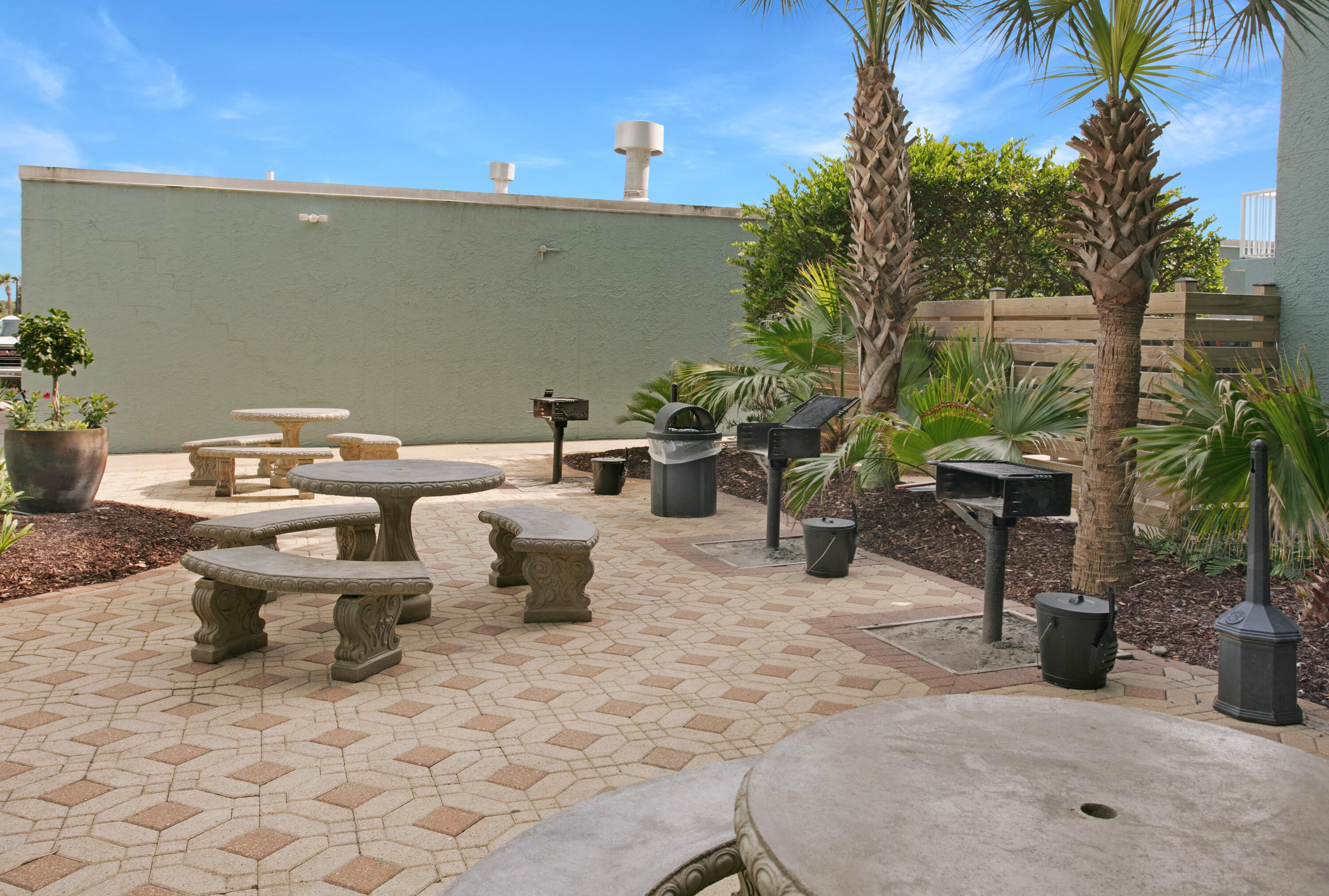 790 Santa Rosa Boulevard, Unit 206 Fort Walton Beach, FL 32548 - Photo 37 of 44 Grilling / Picnic area