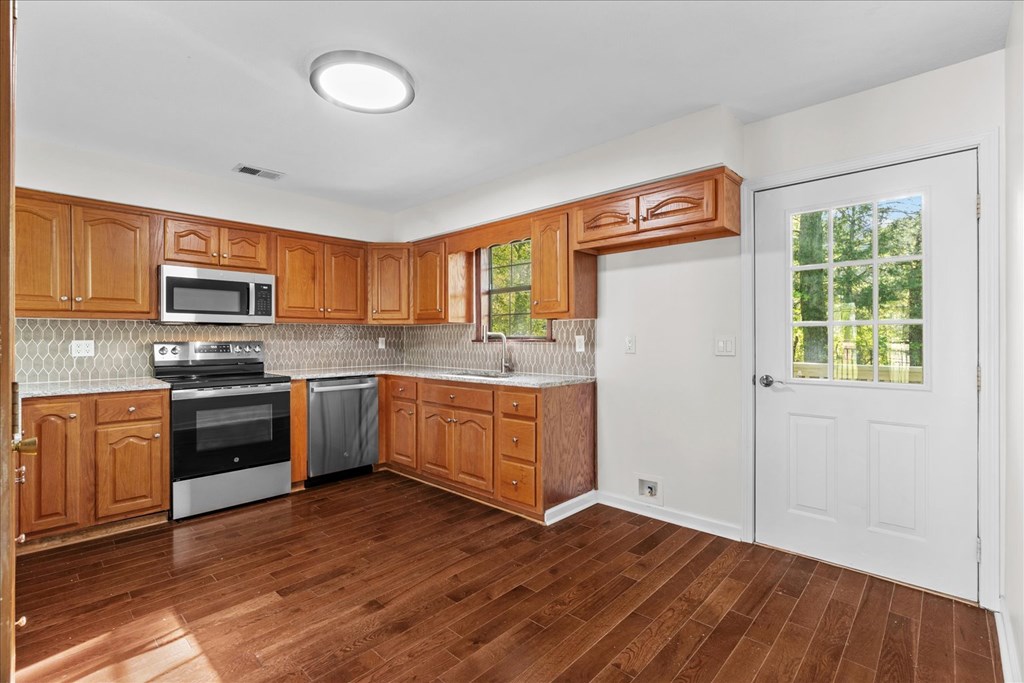 4318 East Nance Springs Road Dalton, GA 30721 - Photo 15 of 46 Gallery Image 15