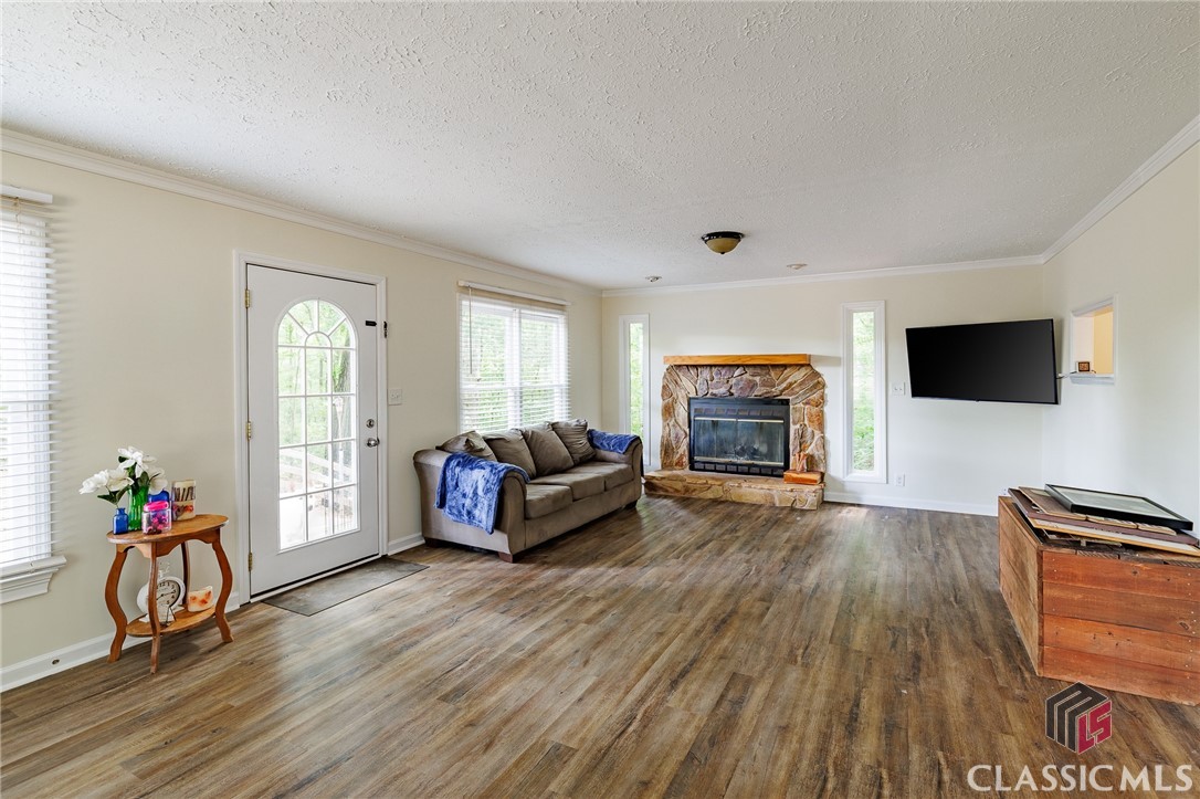 2401 Oliver Bridge Road Watkinsville, GA 30677 - Photo 4 of 25 Great room