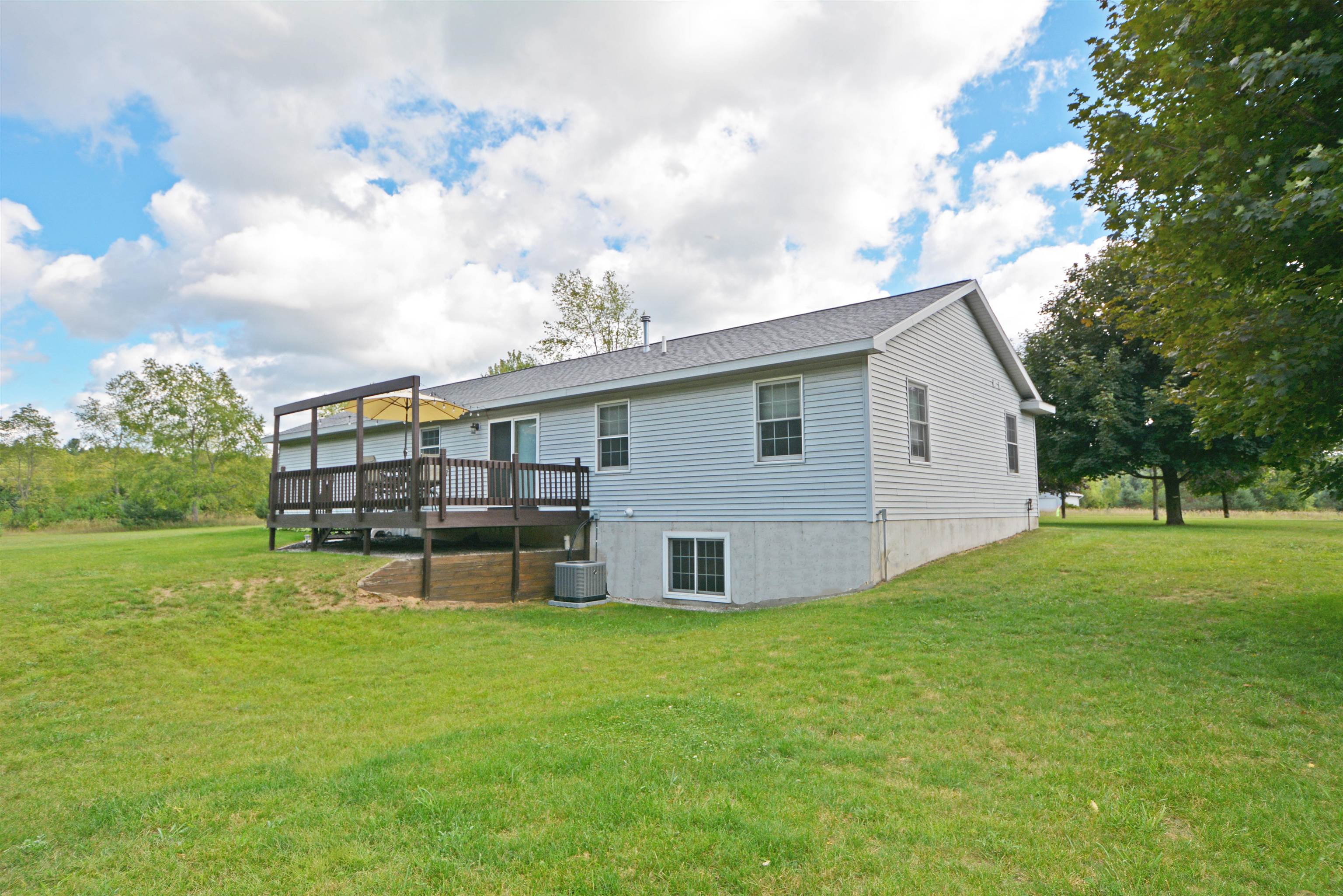18808 West Maple Interlochen, MI 49643 - Photo 4 of 30 1904391-3.JPG