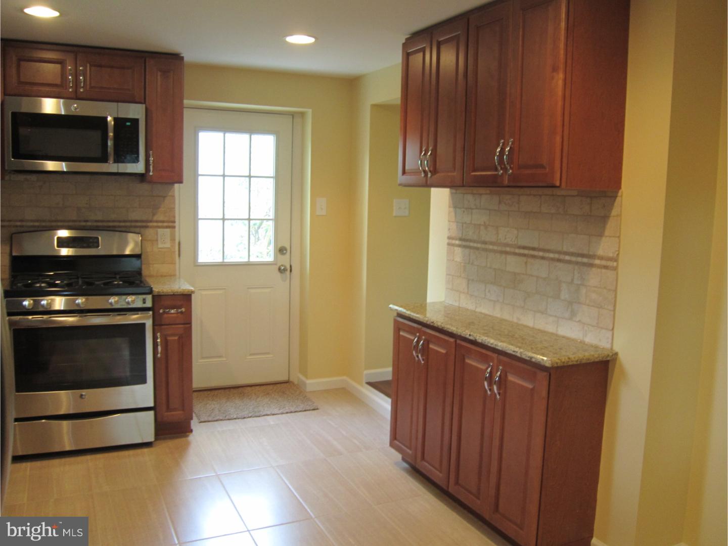 1215 Bruce Road Oreland, PA 19075 - Photo 4 of 25 Gallery Image 4