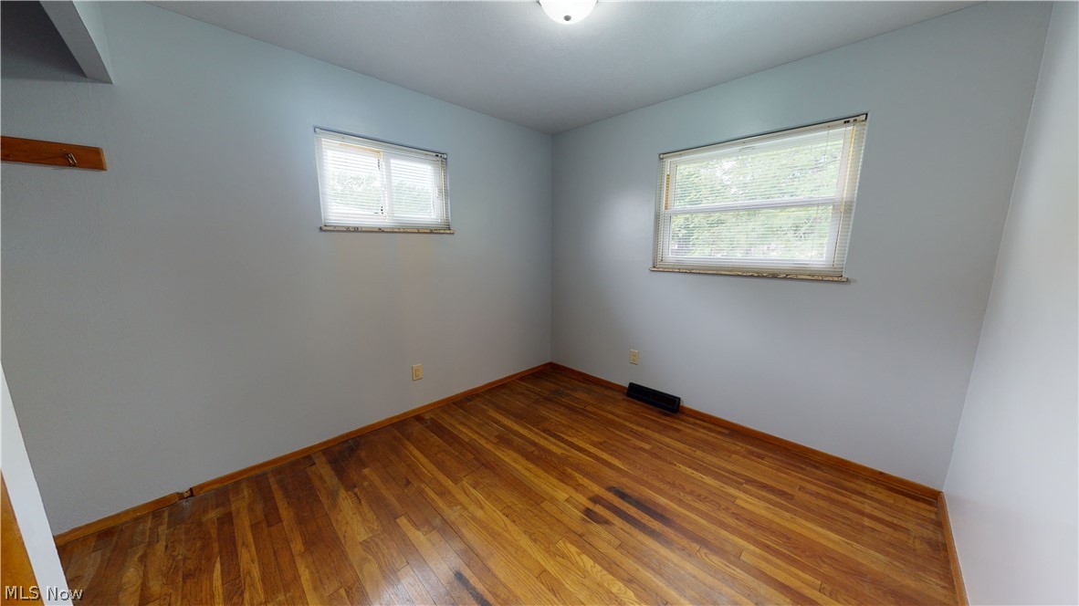 30026 Vineyard Road Willowick, OH 44095 - Photo 13 of 32
