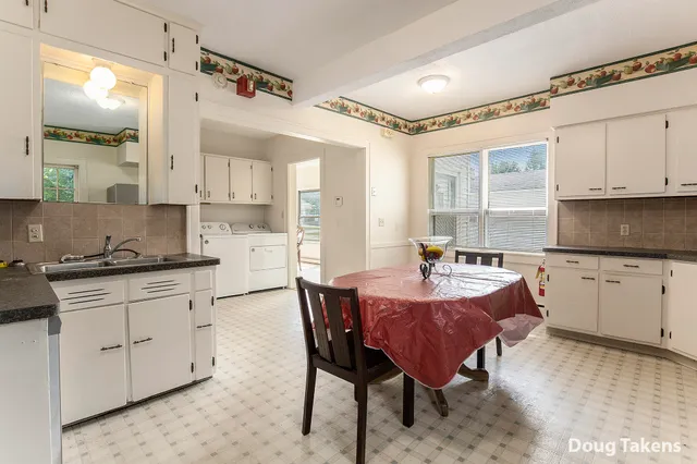 $339,900 | 212 56th Street Southwest, Wyoming, MI 49548