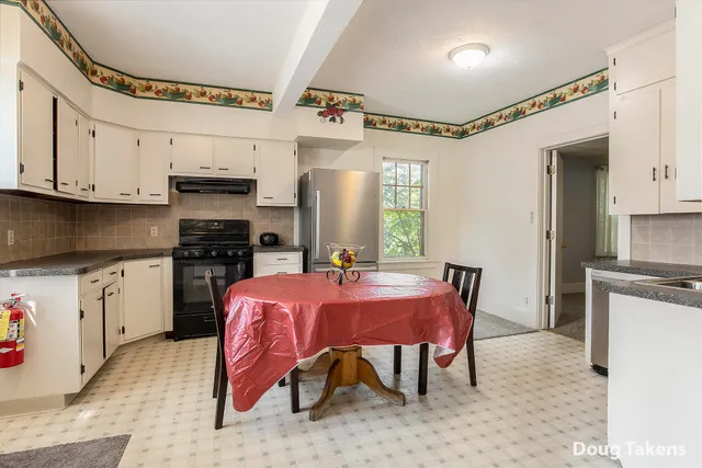 $339,900 | 212 56th Street Southwest, Wyoming, MI 49548