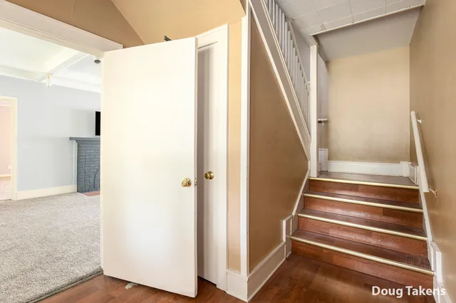 $339,900 | 212 56th Street Southwest, Wyoming, MI 49548