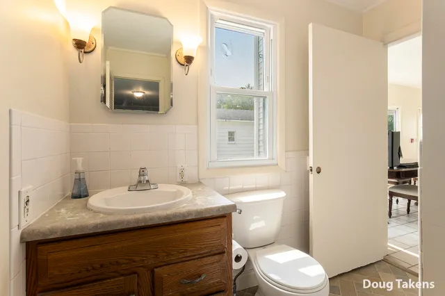 $339,900 | 212 56th Street Southwest, Wyoming, MI 49548