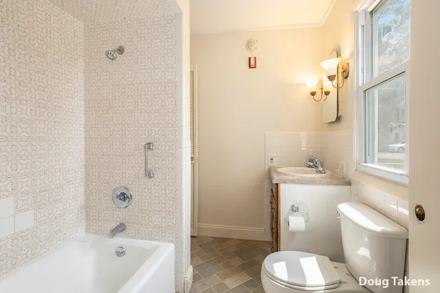 $339,900 | 212 56th Street Southwest, Wyoming, MI 49548