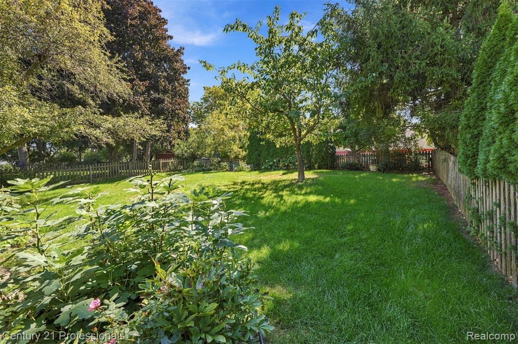 41827 Ridge Road East Novi, MI 48375 - Photo 31 of 34 Gallery Image 31