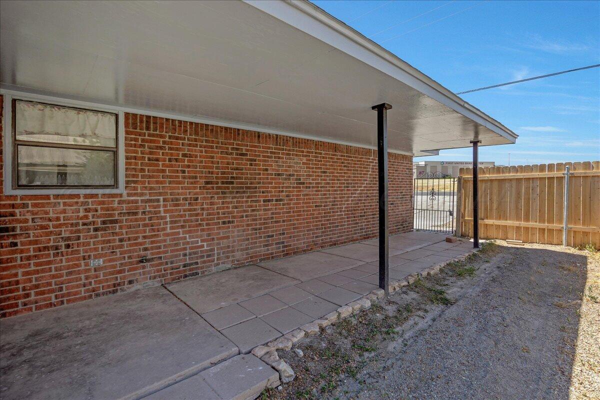 79 Valleyview Road Canyon, TX 79015 - Photo 4 of 40 05-A Front Courtyard 2
