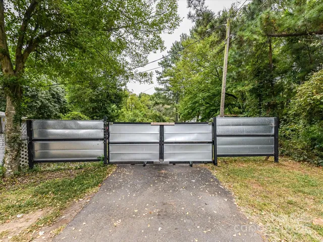 $350,000 | 4500 Matthews-Mint Hill Road, Matthews, NC 28105