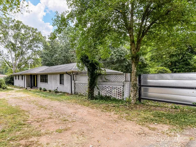 $350,000 | 4500 Matthews-Mint Hill Road, Matthews, NC 28105