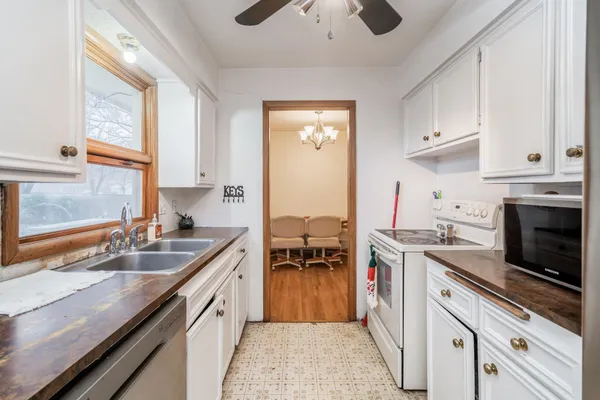 $130,000 | 1310 North Lakeview Drive, Derby, KS 67037