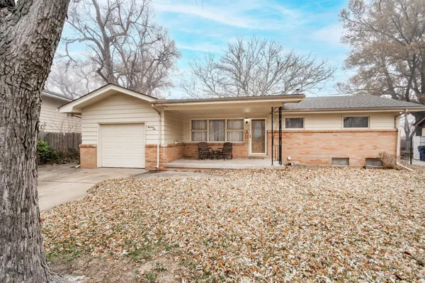 $130,000 | 1310 North Lakeview Drive, Derby, KS 67037