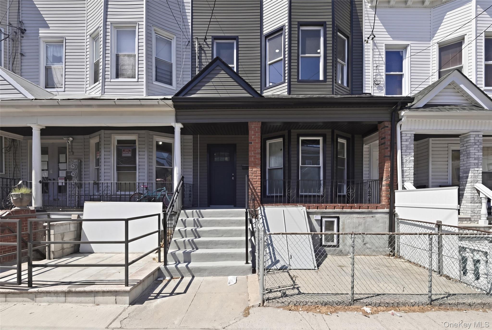 92-09 88th Avenue Queens, NY 11421 - Photo 2 of 37