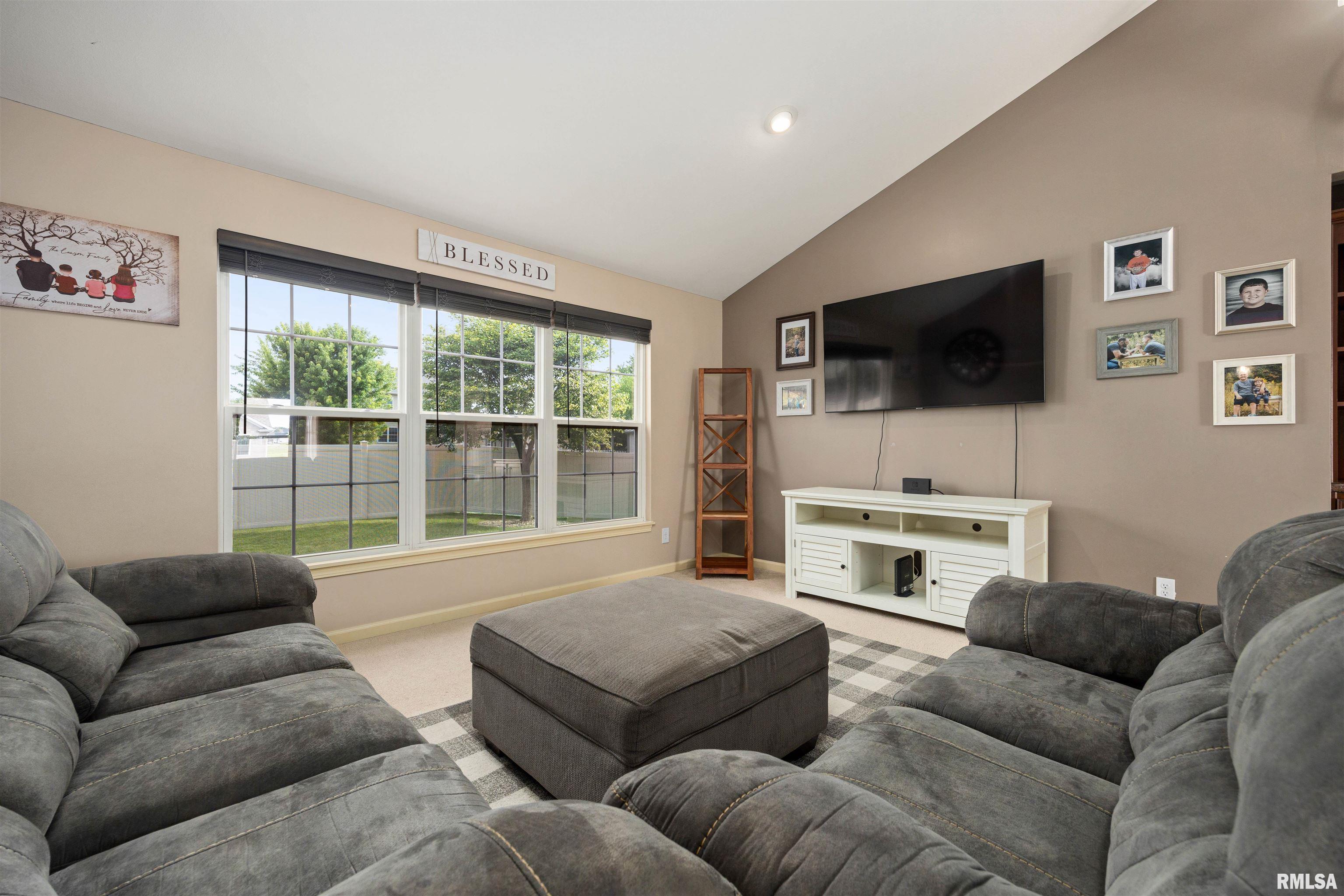 1504 Santa Fe Road Washington, IL 61571 - Photo 7 of 46 Gallery Image 7