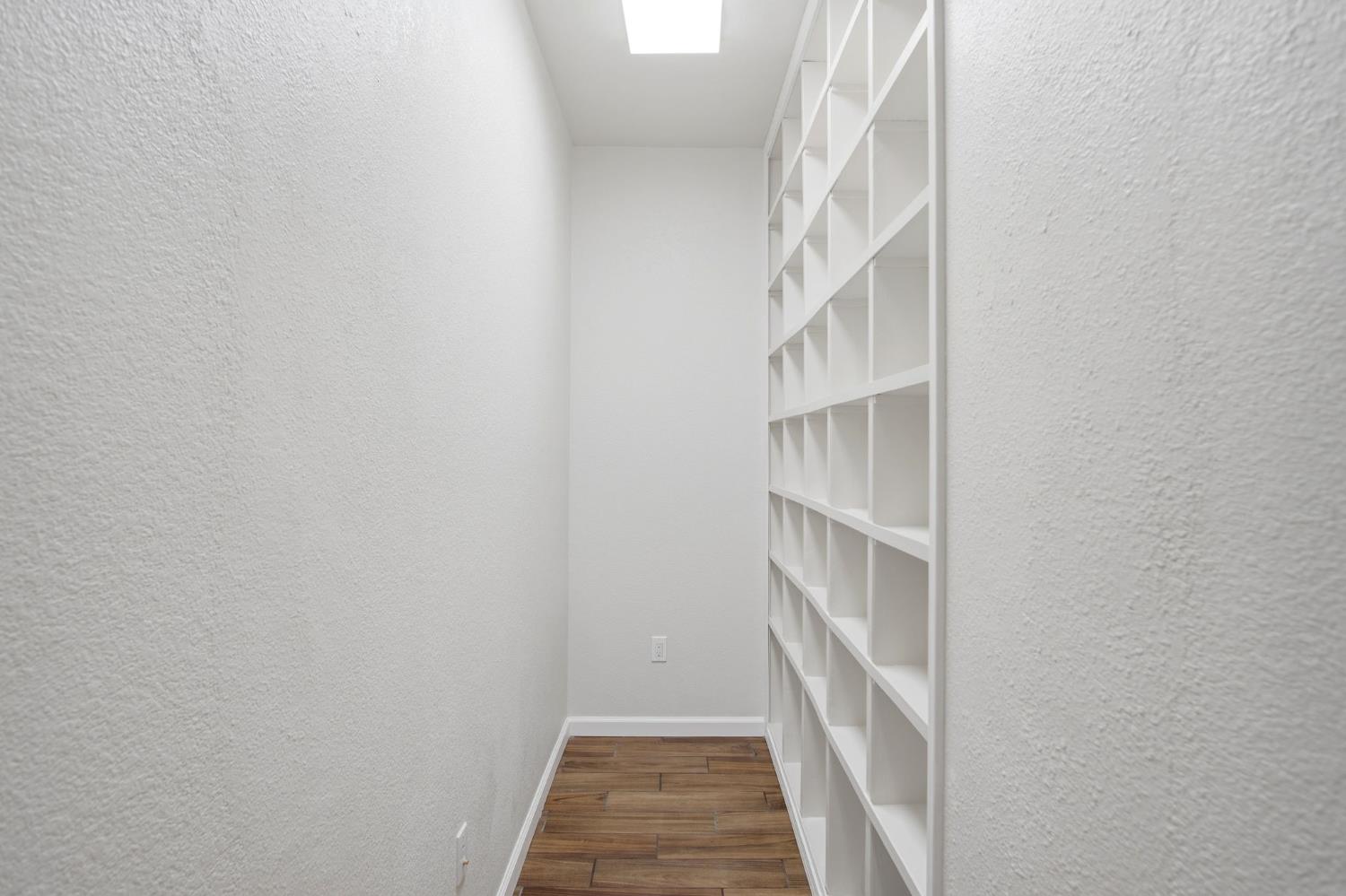 4113 Snowfire Drive Modesto, CA 95357 - Photo 7 of 19 a view of a hallway