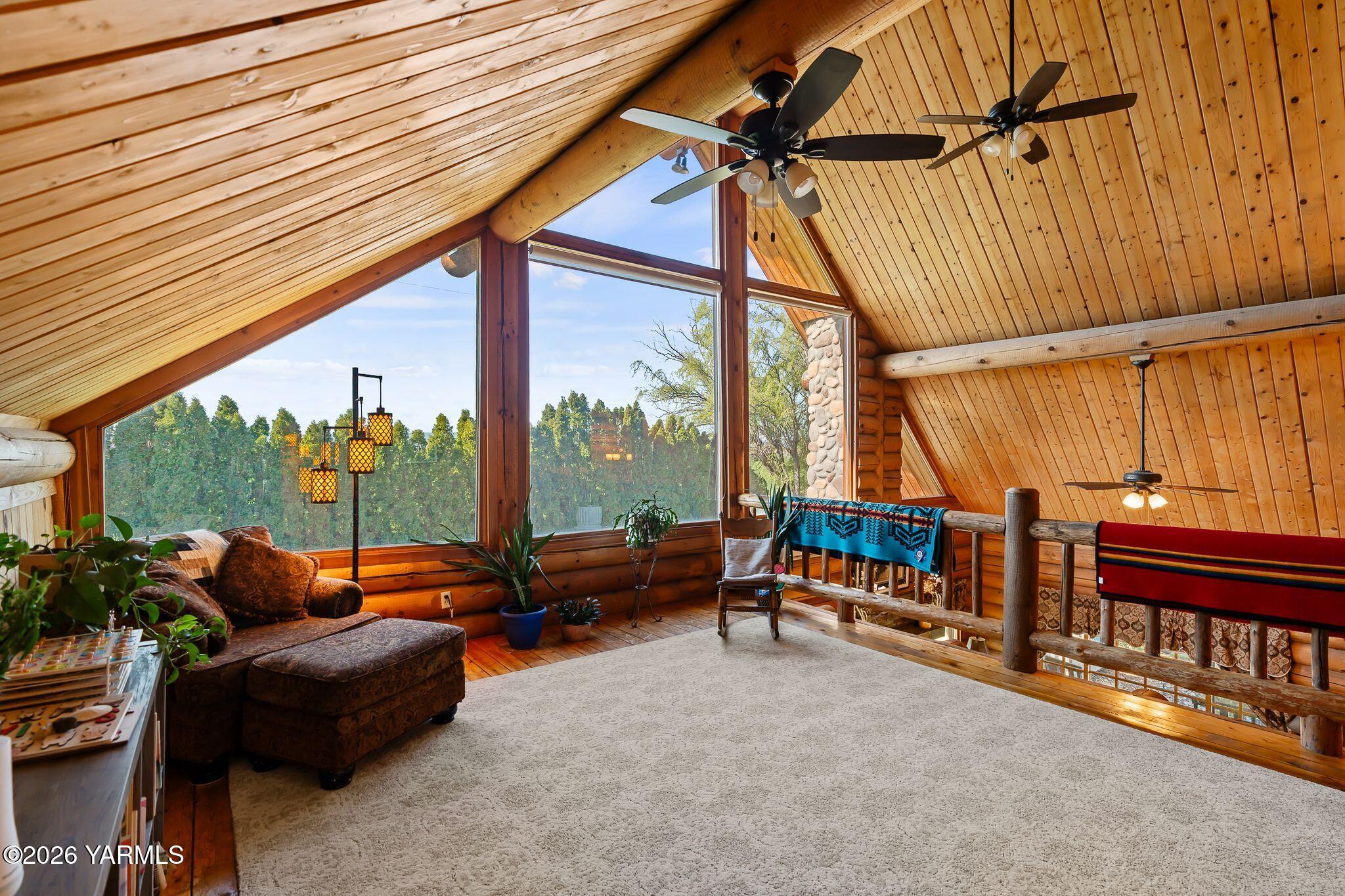 2550 Kays Road Wapato, WA 98951 - Photo 19 of 52 a backyard of a house with outdoor seating