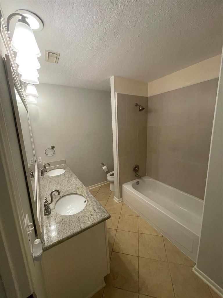 35 Barn Lantern Place Spring, TX 77382 - Photo 6 of 7 2ND BATH