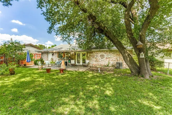 $2,100 | 4126 Sweetbriar Drive, Garland, TX 75042