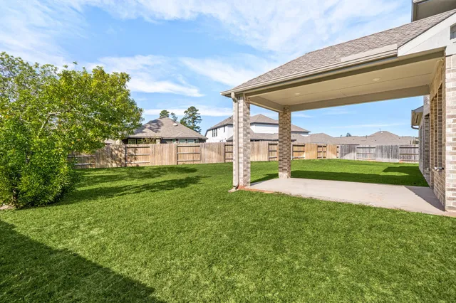 a view of a yard in front of a house