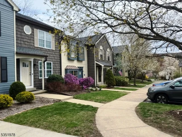 $300,000 | 44 Wood Duck Court, Hackettstown, NJ 07840