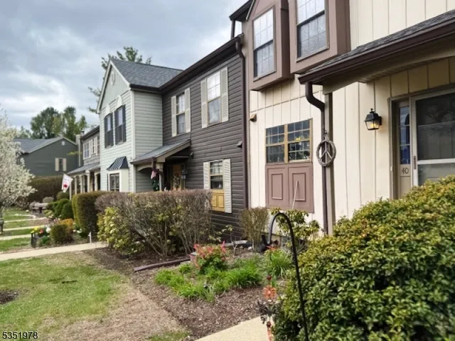 $300,000 | 44 Wood Duck Court, Hackettstown, NJ 07840