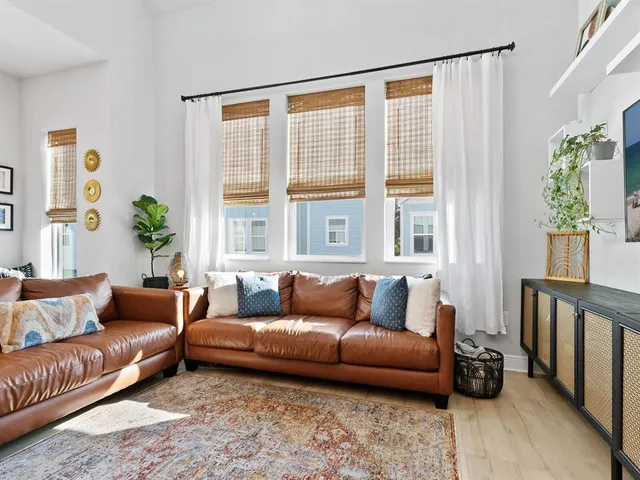 $749,000 | 2337 Lindstrom Street, Sarasota, FL 34237