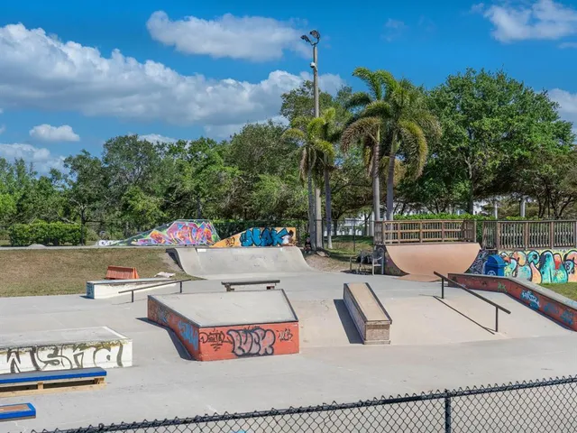 $749,000 | 2337 Lindstrom Street, Sarasota, FL 34237