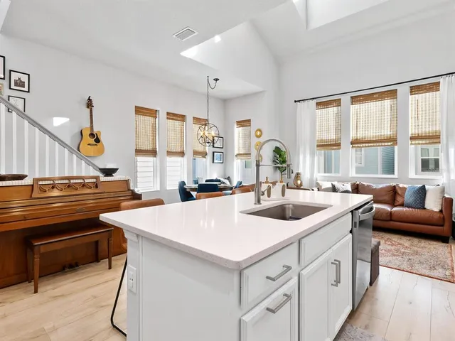 $749,000 | 2337 Lindstrom Street, Sarasota, FL 34237