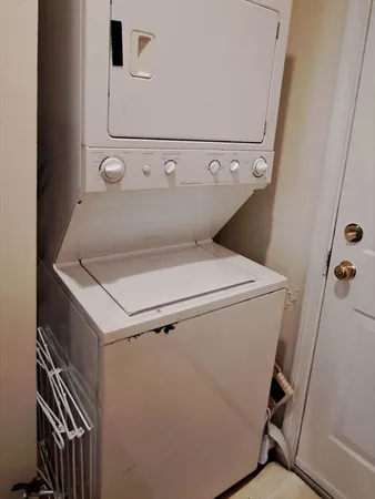 $6,000 | 143 Hillside Street, Unit 2, Boston, MA 02120