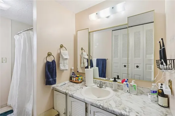 $274,900 | 114 Tangleview Drive, White Oak, PA 15131