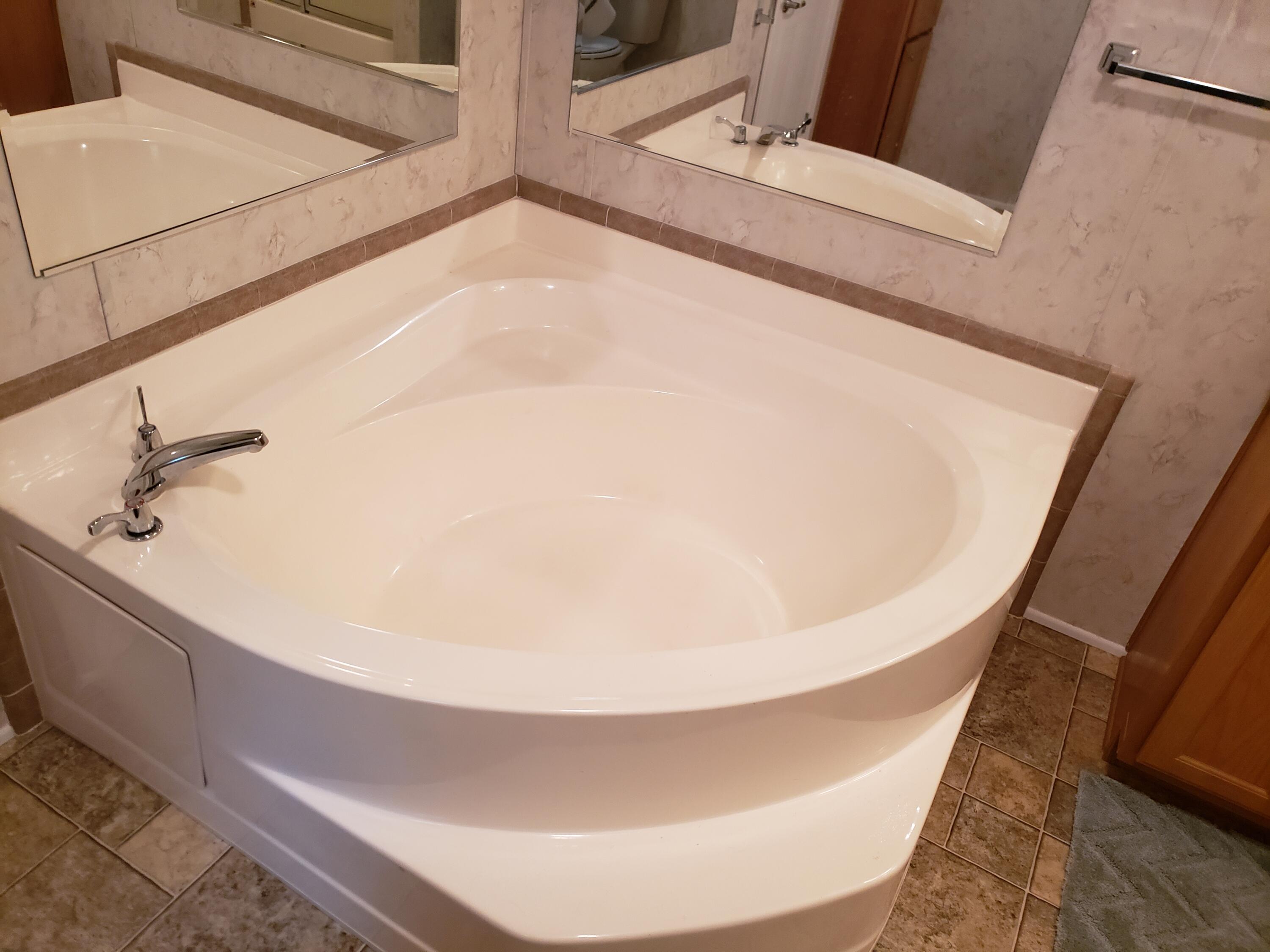 1227 Peaceful Ridge Road Huddleston, VA 24104 - Photo 33 of 59 Garden tub