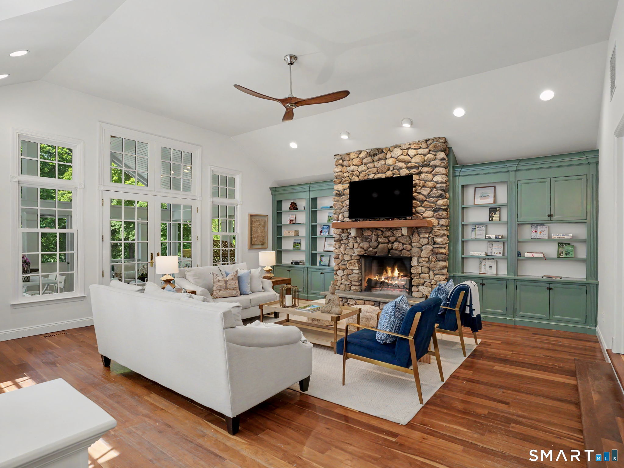 917 Silvermine Road New Canaan, CT 06840 - Photo 2 of 29