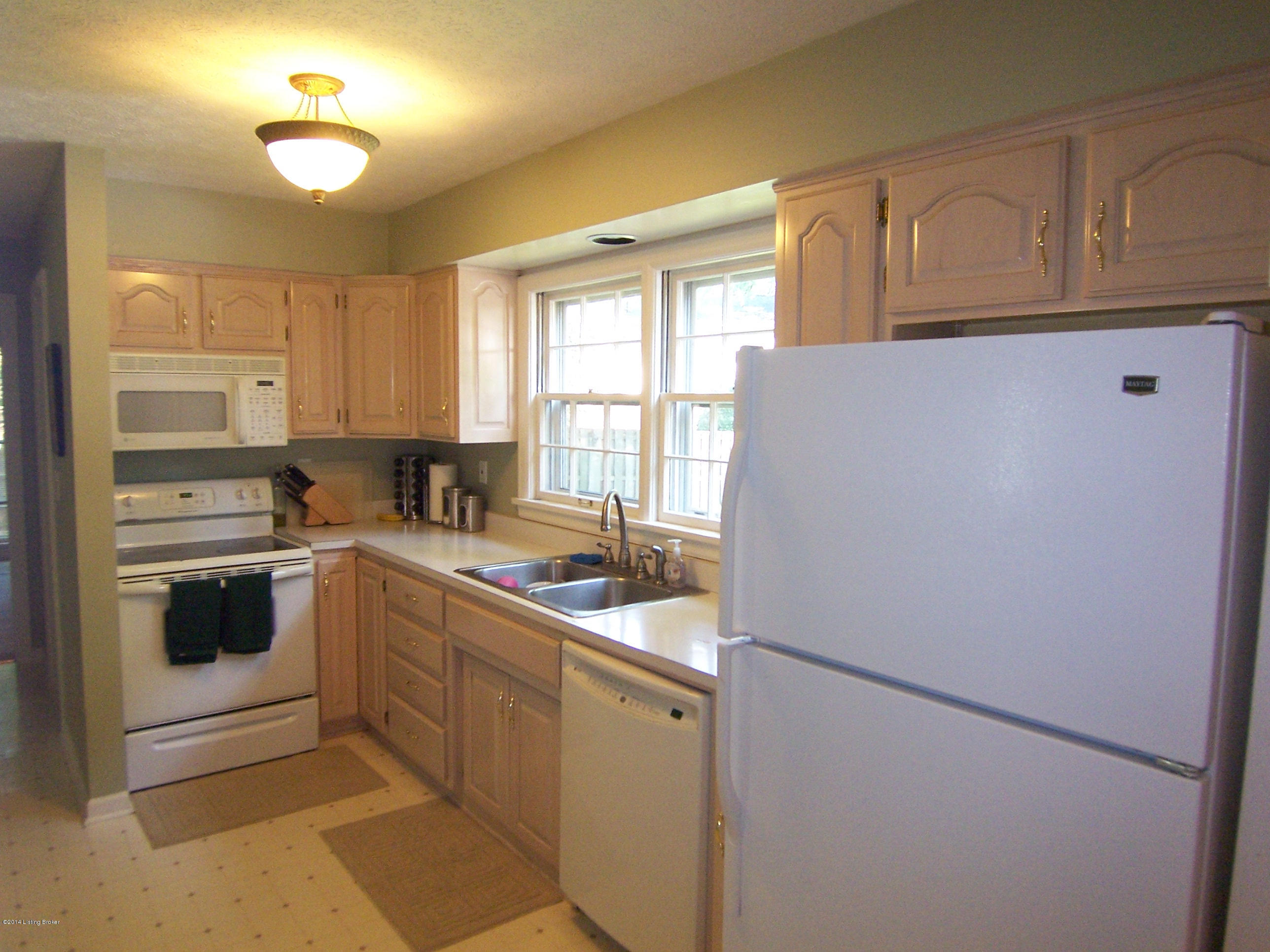 9003 Cardiff Road Louisville, KY 40242 - Photo 21 of 29 kitchen