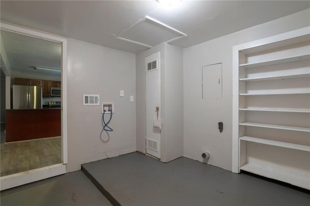 904 Pine Roc Drive Stone Mountain, GA 30083 - Photo 15 of 15 an empty room with closet