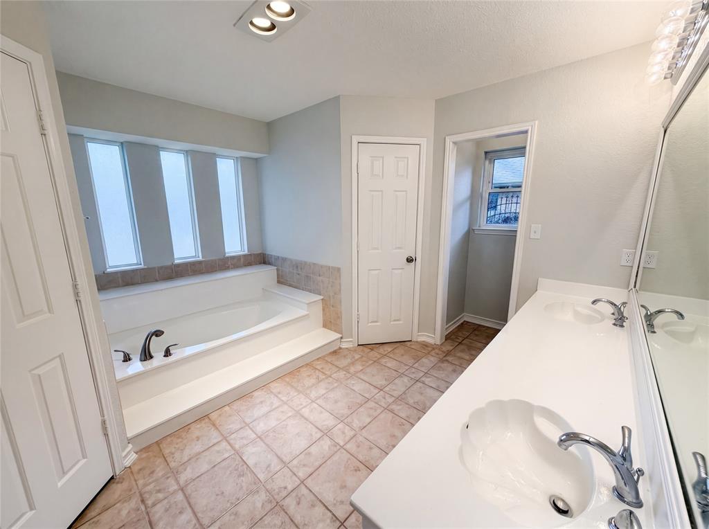 2300 Ridgewood Bedford, TX 76021 - Photo 6 of 26