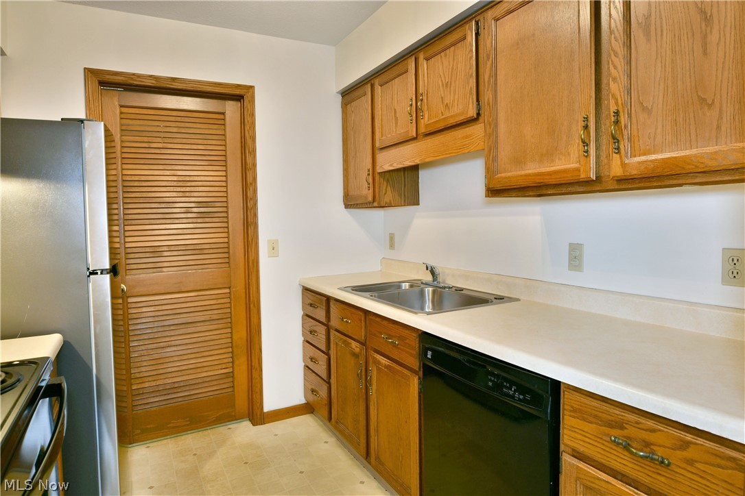 2237 Cadwallader-Sonk Road, Unit A Cortland, OH 44410 - Photo 17 of 50