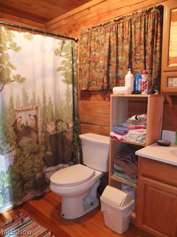 7739 Kendle Road Northwest Dover, OH 44622 - Photo 7 of 14 Full bath on the main level.