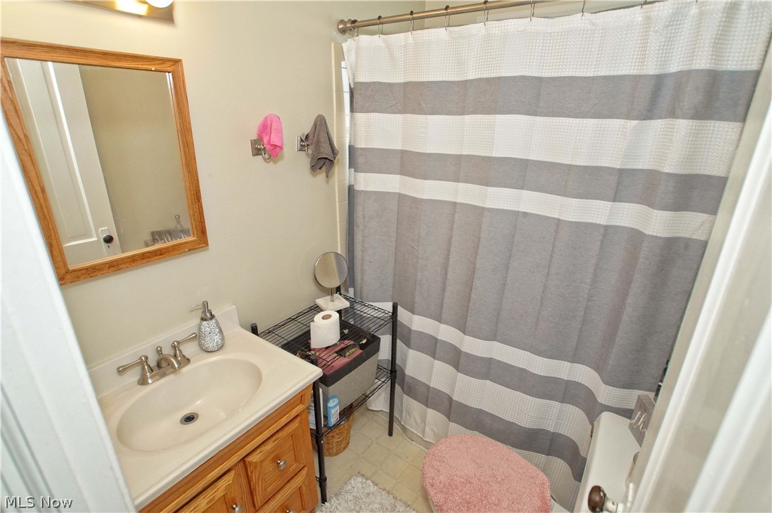 4218 Ellison Road Cleveland, OH 44121 - Photo 16 of 31