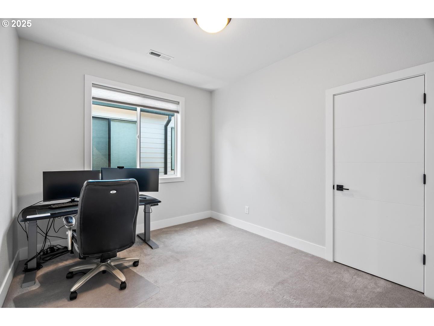 5424 Southeast Knapp Street Portland, OR 97206 - Photo 23 of 35 a room with a chair and mirror