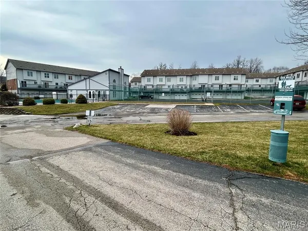 $223,000 | 4605 Sherman Park Drive, Unit 13E, St. Charles, MO 63303