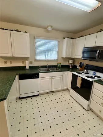 $223,000 | 4605 Sherman Park Drive, Unit 13E, St. Charles, MO 63303