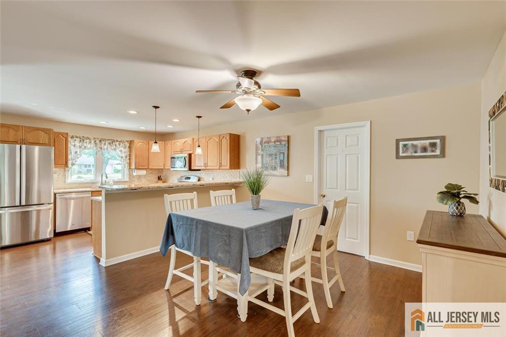 39 Kendall Road Kendall Park, NJ 08824 - Photo 15 of 41