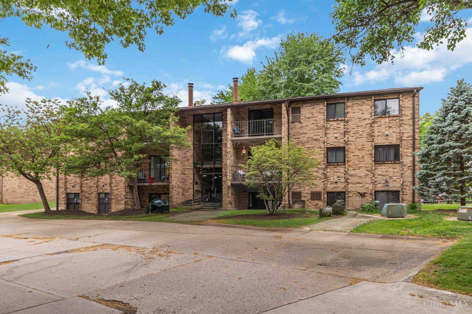 537 Davis Road, Unit 12 Cincinnati, OH 45255 - Photo 2 of 30